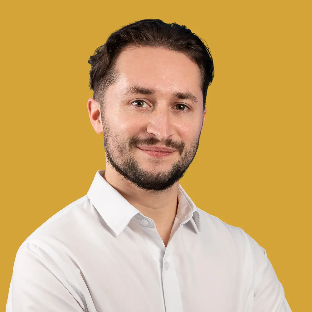 howard-head-headshot-yellow